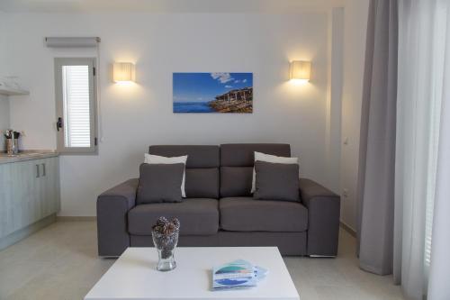 Apartamentos Proa - Emar Hotels Only Adults Es Pujols Exterior foto
