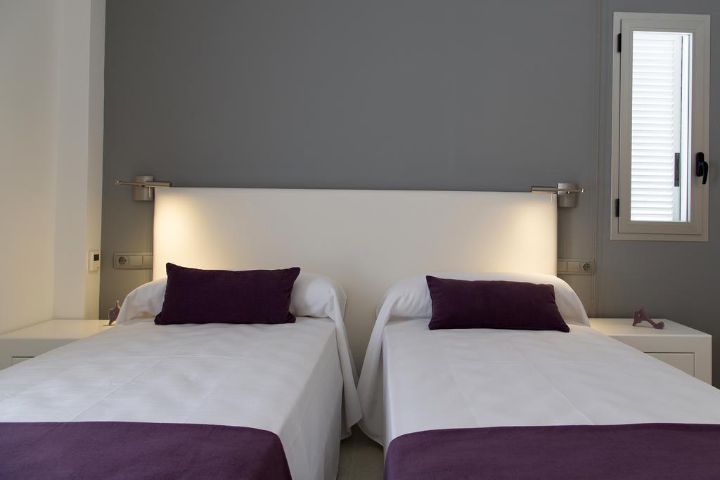 Apartamentos Proa - Emar Hotels Only Adults Es Pujols Habitación foto