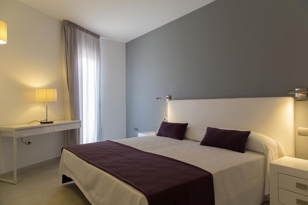 Apartamentos Proa - Emar Hotels Only Adults Es Pujols Habitación foto