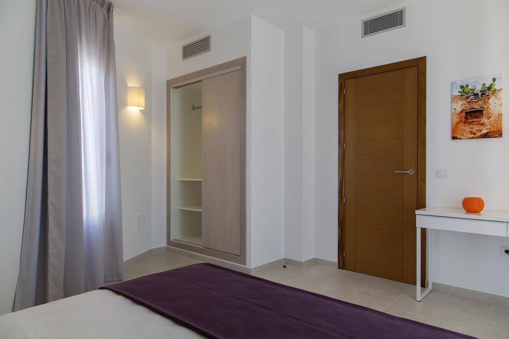 Apartamentos Proa - Emar Hotels Only Adults Es Pujols Habitación foto