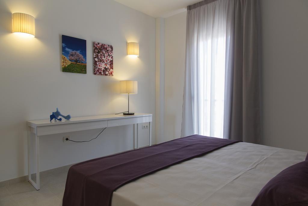 Apartamentos Proa - Emar Hotels Only Adults Es Pujols Habitación foto